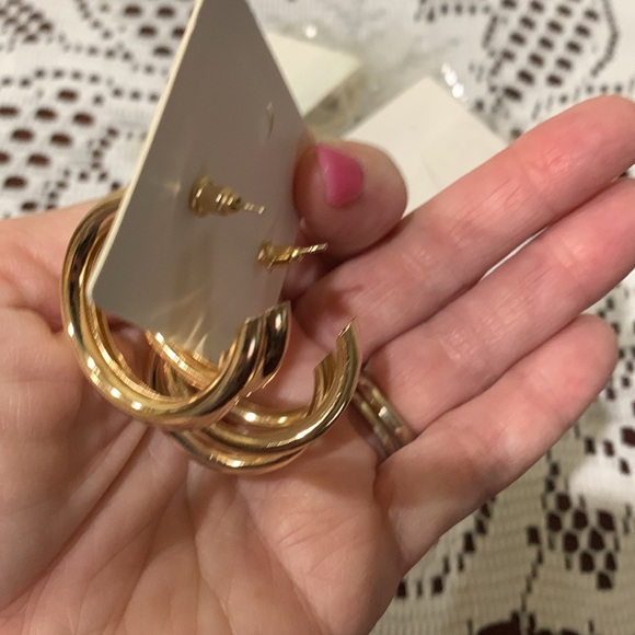 Set of 3 Triple hoop gold pierced earrings, NEW - Picture 9 of 9